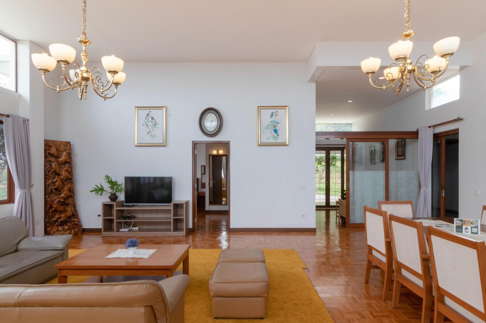 Family Only Amazing City View Villa - De Reiz Firen Syariah Бандунг Екстериор снимка